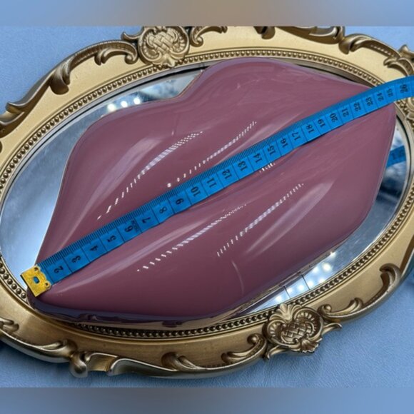 🆕 LULU GUINNESS 🧿 NWOT Antique Rose Iconic Lips Perspex Clutch on a Chain Bag - Picture 15 of 16